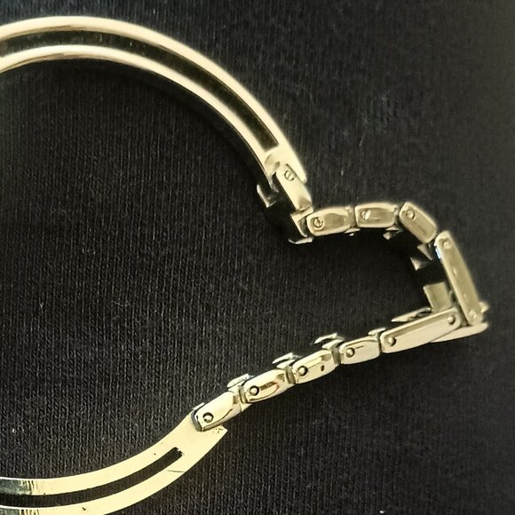 Gucci watch with two diamond chips